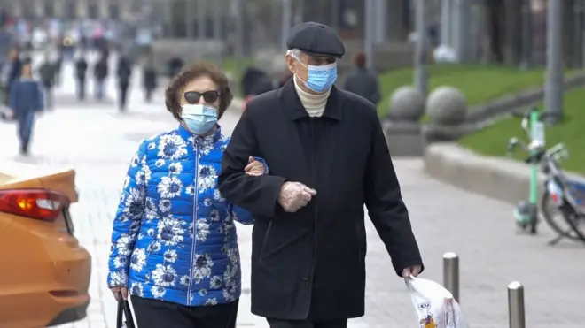 Київ виходить із локдауна, транспорт запрацює