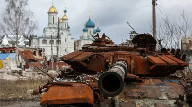 Ikimodoka c'intambara c'Uburusiya casamburiwe hafi y'isengero mu gisagara ca Sviatohirsk, Donetsk