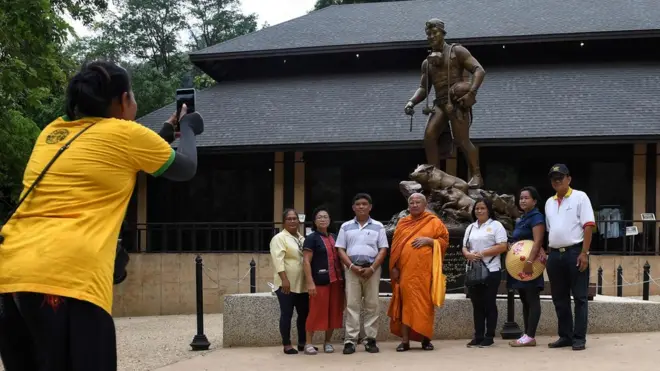 นักท่องเที่ยวไปถ้ำหลวง