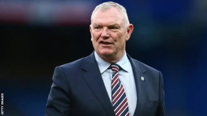 يرى رئيس الاتحاد الإنجليزي لكرة القدم غريغ دايك إن المذكرة قد تغير كرة القدم في قطر، وقد يمتد تغييرها إلى المجتمع