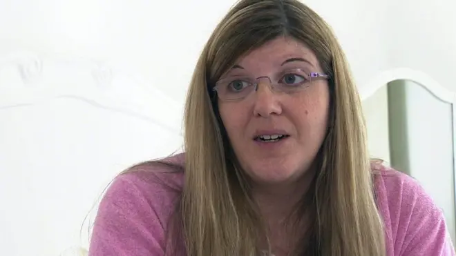 کلیئر ہینلی کہتی ہیں کہ انھوں نے دو بار اپنی جان لینے کی کوشش کی