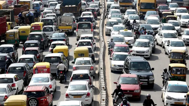 Cars, buses, trucks and rickshaws stop in a halt at a massive traffic jam in Bangalore, India, 16 December 2016