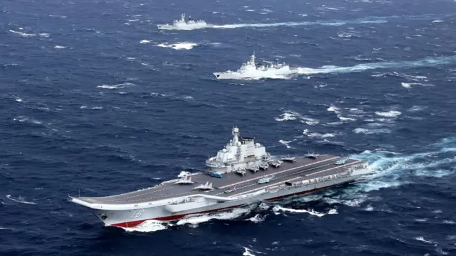 但"中國海軍發佈"暫未公布遼寧艦編隊通過台灣海峽的消息和照片(圖為中國海軍發佈公布的遼寧號資料照片)。