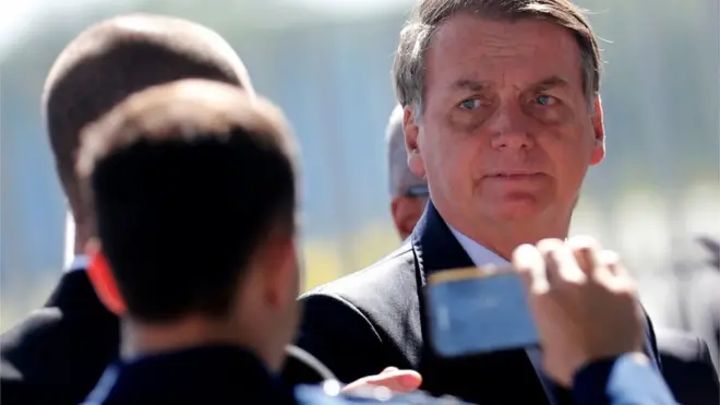 Um processo no Supremo questiona Bolsonaro por ter bloqueado uma deputada no Twitter