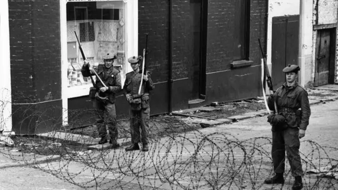 Британські військові під час заворушень в Північній Ірландії
