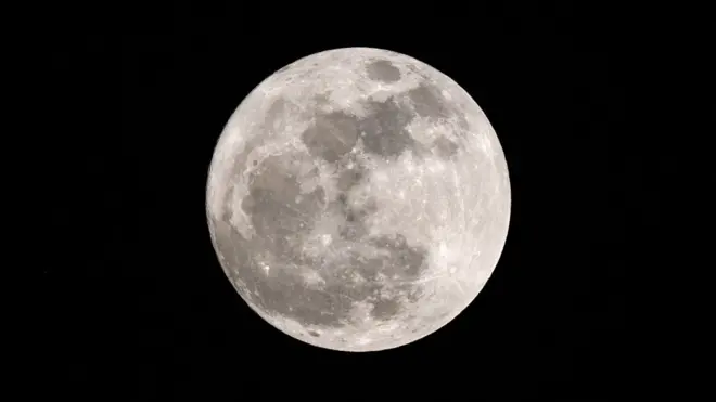 Такий яскравий і великий Місяць могли бачити мешканці Гонконга