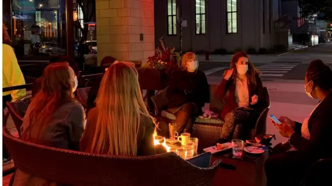 奧爾德姆為她在芝加哥開的酒吧買了加熱器和其他一些東西