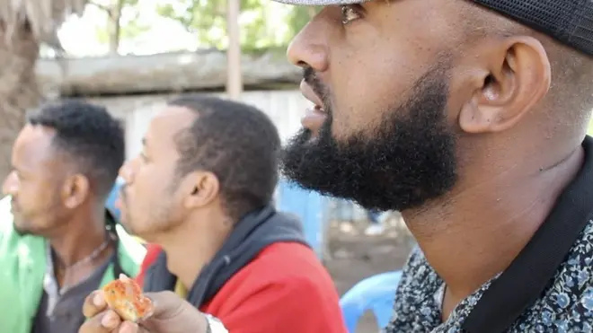 የዓሳ ጥሬ ስጋ የሚመገቡ ሰዎች