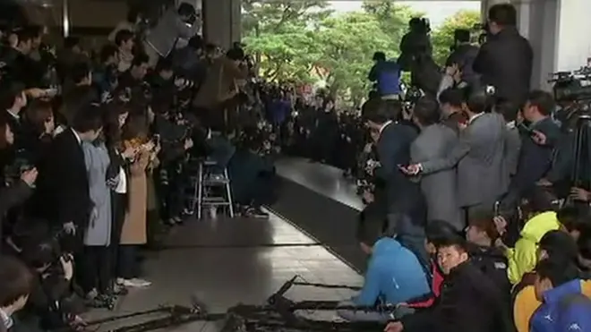 တောင်ကိုရီးယား နိုင်ငံရေးအရှုပ်တော်ပုံ