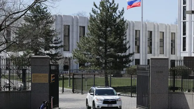 Kedutaan Besar Rusia di Washington, DC. Amerika Serikat mengusir 60 diplomat Rusia.