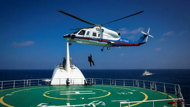 Власти Китая сообщают, что территория в районе острова Хайнань, где планируется проведение учений, будет оставаться закрытой в течение нескольких дней.