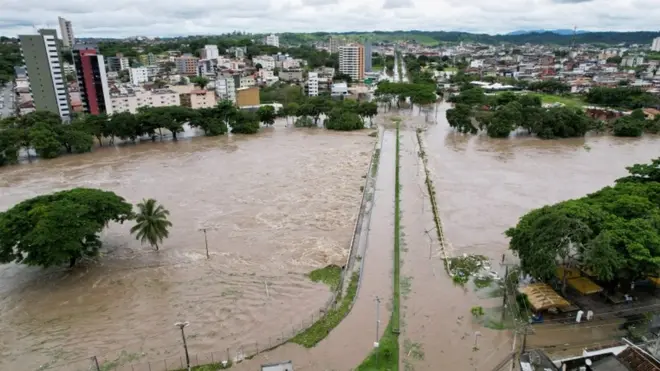 Trecho do rio Cachoeira que transbordouneukundenbonus bwinItabuna, uma das dezenasneukundenbonus bwincidades do sul da Bahia atingidas por fortes chuvasneukundenbonus bwindezembro