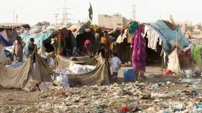 بھیل برادری کے لوگ بدین کے علاقے گولاڑچی سے تعلق رکھتے ہیں جہاں پانی کی عدم فراہمی کی وجہ سے وہ حیدرآباد منتقل ہوگئے