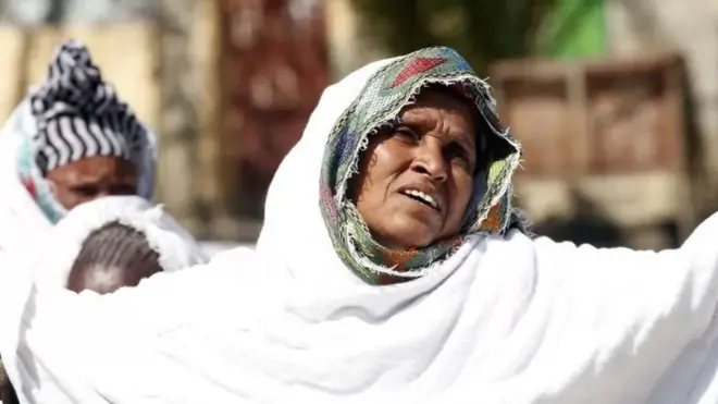 ብሞት ኣባል ስድራ ዝሓዘነት ኣደ