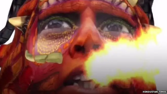 Víctima dando su testimonio con filtro de Snapchat