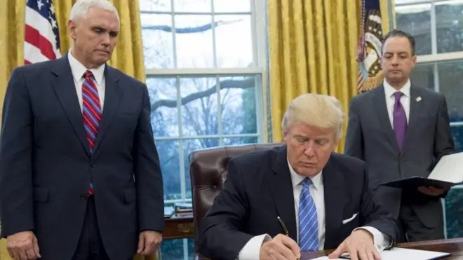 Tân Tổng thống Mỹ Donald Trump ký sắc lệnh chính thức rút khỏi TPP theo cam kết lúc tranh cử