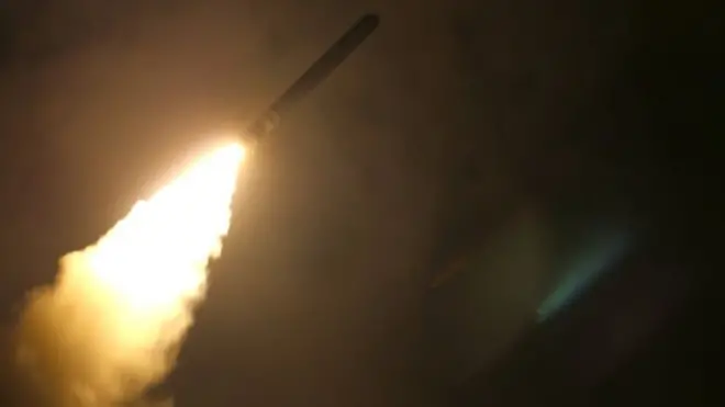Hơn 100 tên lửa được bắn vào ba căn cứ tại Syria