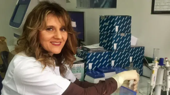 Докторка Згоњанин у лабараторији Института за судску медицину у Новом Саду