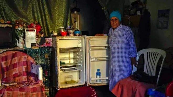 ملابس مقابل حليب الأطفال في لبنان