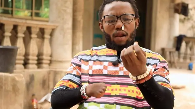 Lee akụkọ Chukwuemego Ogbodo kwenyere na ọ lọrọ enyi nwaanyị nna ya ụwa n'ihi etu aka ya sị dị mgbe a mụrụ ya.