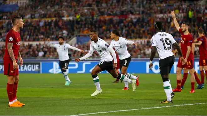 لاعبو ليفربول يحتفلون بهدفهم الثاني