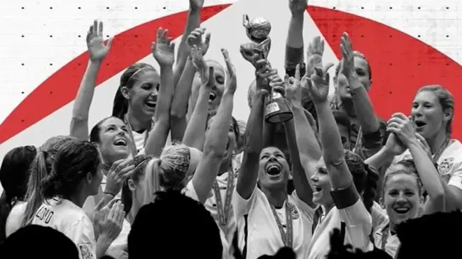 กราฟิกและภาพผู้หญิงชูถ้วย