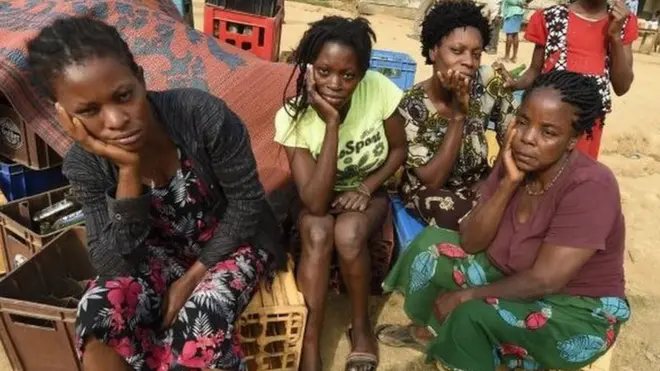 Di crisis wey some pipo dey face for Cameroon - dia own kontri - don make dem run comot become refugee for Nigeria