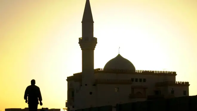 پر خواله رسنیو د ګونګي مؤذن په اړه د نعمان خبرو د مصر دولتي بنسټونو کې د پراخ فساد د اندازې په اړه بحثونو ته لار هواره کړې ده.‌