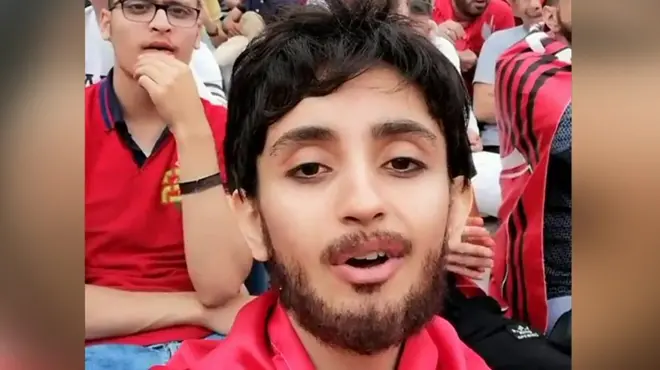 Los videos de unas mujeres iraníes disfrazadas de hombres para entrar en el estadio se volvió viral.