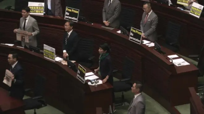 1997년 홍콩이 영국의 지배에서 벗어나 중국에 반환된 이후 홍콩에선 친중 및 반중 세력이 계속 충돌해 왔다