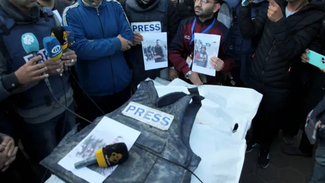 جنازة صحفية