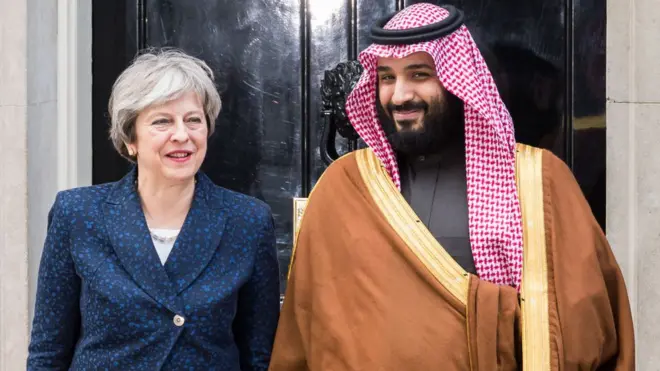 İngiltere Başbakanı Theresa May (solda) ve Suudi Veliaht Prensi Muhammed bin Selman