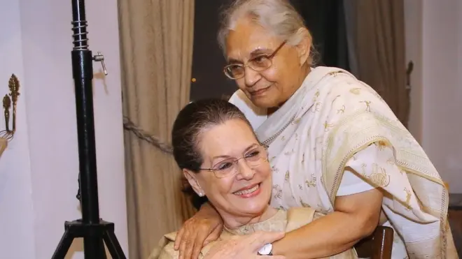 सोनिया गांधी के साथ शीला दीक्षित