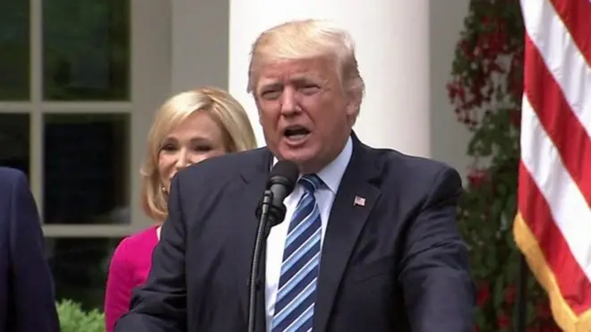 الرئيس الأمريكي دونالد ترامب يصل الى المملكة العربية السعودية اليوم الجمعة في مستهل جولة خارجية تشمل أيضا إسرائيل والفاتيكان. فما هو سبب الزيارة ولماذا أختار السعودية كأول