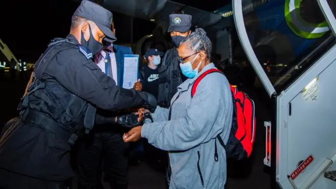 Beatrice Munyenyezi alitiwa nguvuni mara baada ya kufikishwa Rwanda na mamlaka za Marekani