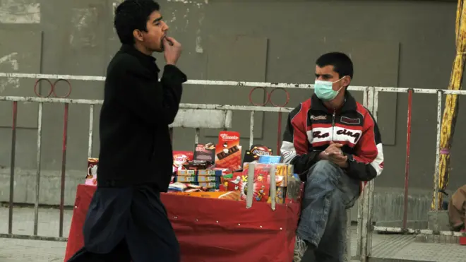 "کار وړ او مجرب کسان شته، خو بیا هم ډېر بستونه خالي دي"