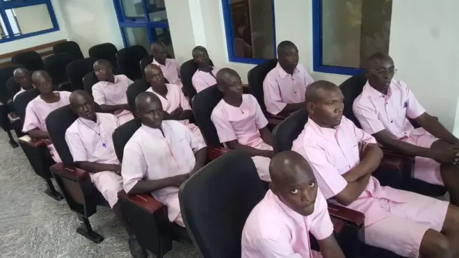 Ku murongo wa mbere iburyo hari Phocas Ndayizera na Karangwa iruhande rwe, aha ni mu rukiko rwa Nyanza mu mwaka ushize