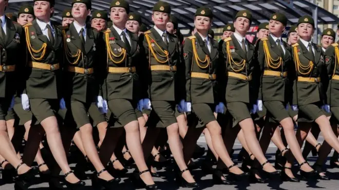 No masks were visible as Belarusian soldiers stepped out for the Minsk Victory Day parade