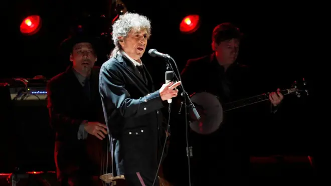 Bob Dylan akan menggelar dua konser di Stockholm dan menerima Nobel Sastra.