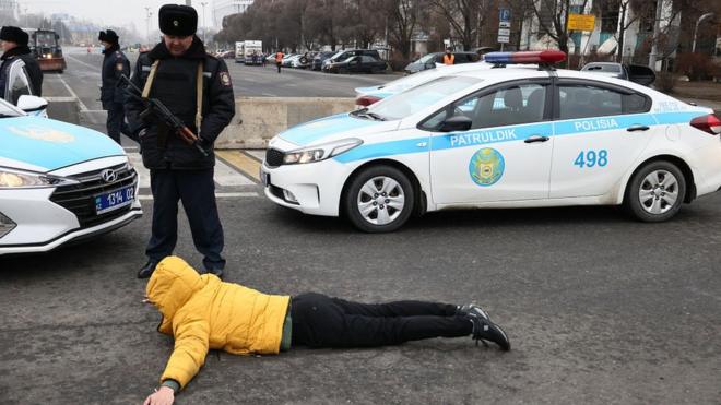 Задержание нарушителя на улицах Алматы
