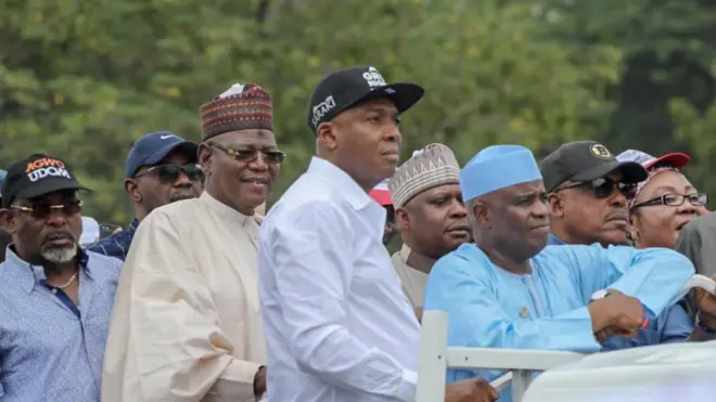 Tori be say PDP politic party do protest for Abuja dey accuse Presido Muhammadu Buhari goment say dem wan spoil di kontri democracy sake of di Osun state govnorship election wey rulling APC party win.