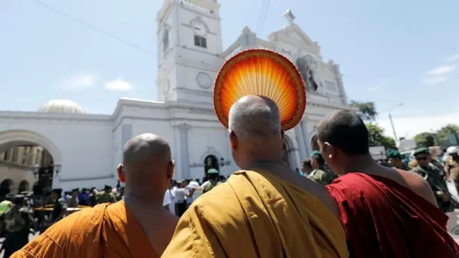 콜롬보 지역의 스님들이 코칙카데 사건 현장을 방문했다