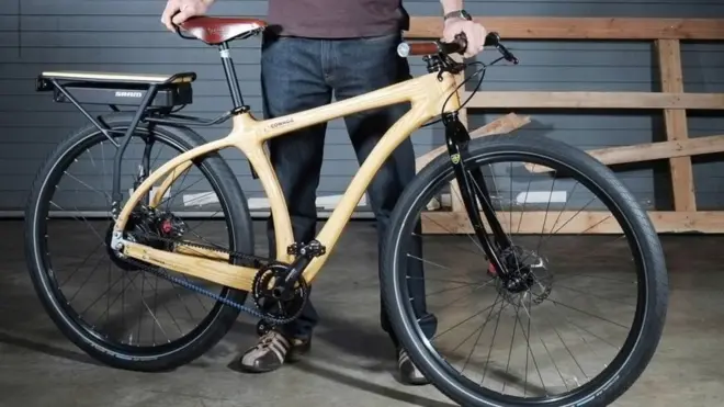 نموذج لدراجة ذات هيكل خشبي