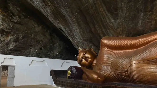 පාහියන්ගල ලෙන