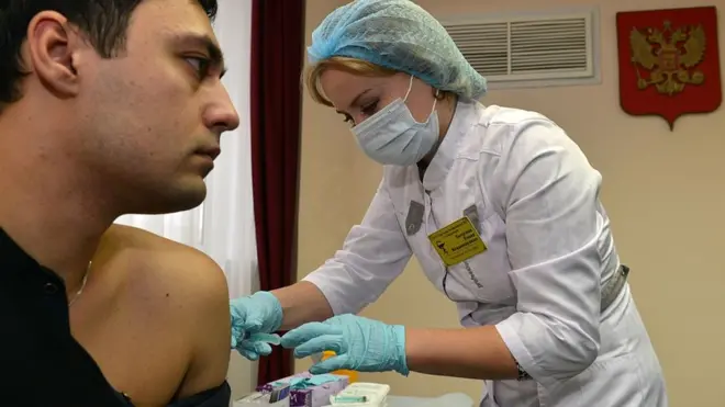 В ответ на прививку организм вырабатывает антитела