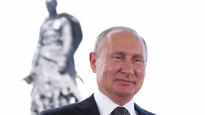 Путин открыл Ржевский мемориал и выступил с обращением к гражданам