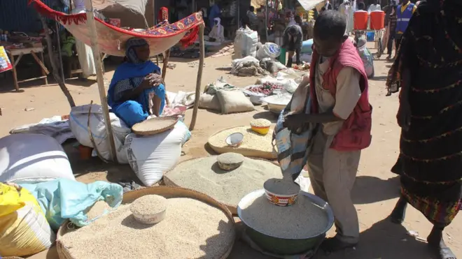 Des familles manquent de nourriture, faute d'argent.