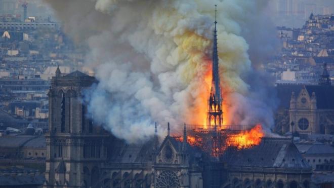 Scene of blaze in Paris