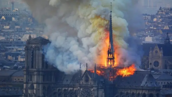 Scene of blaze in Paris