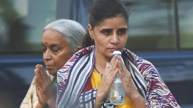 کلبھوشن جادھو کے اہل خانہ